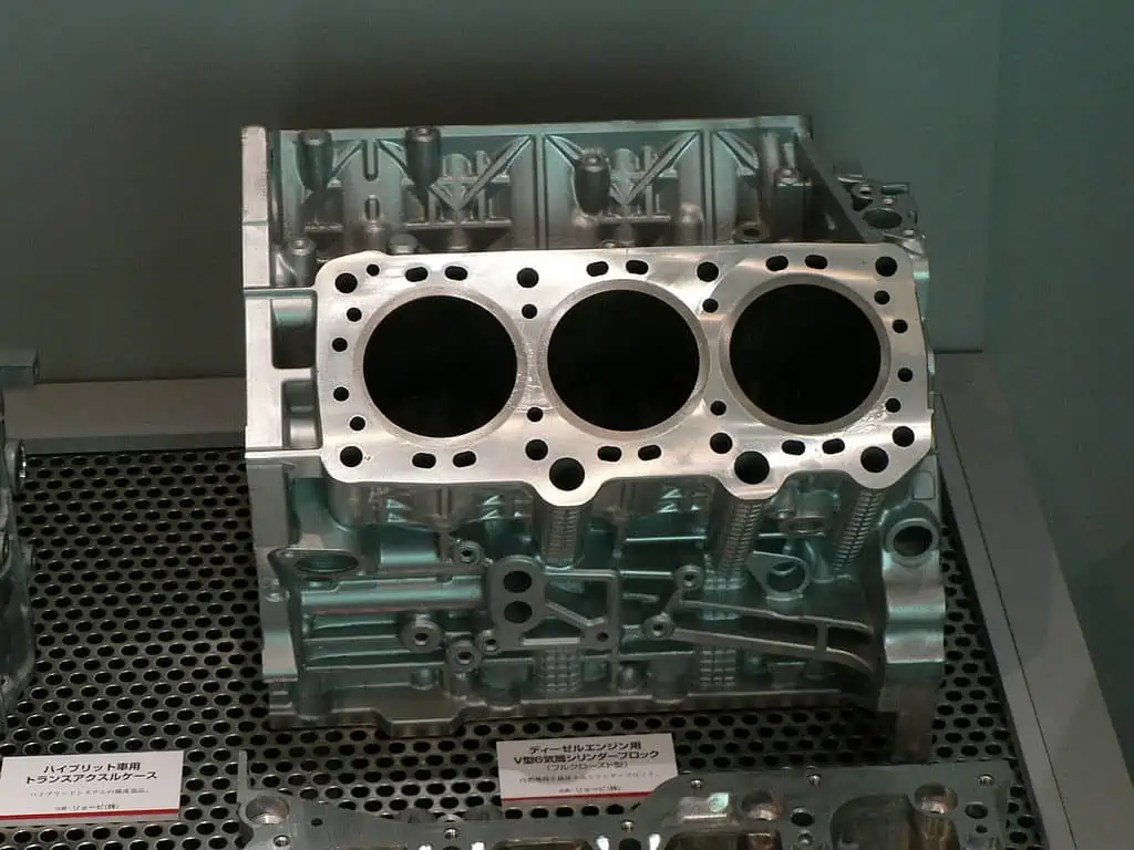 1. A full closed cylinder block