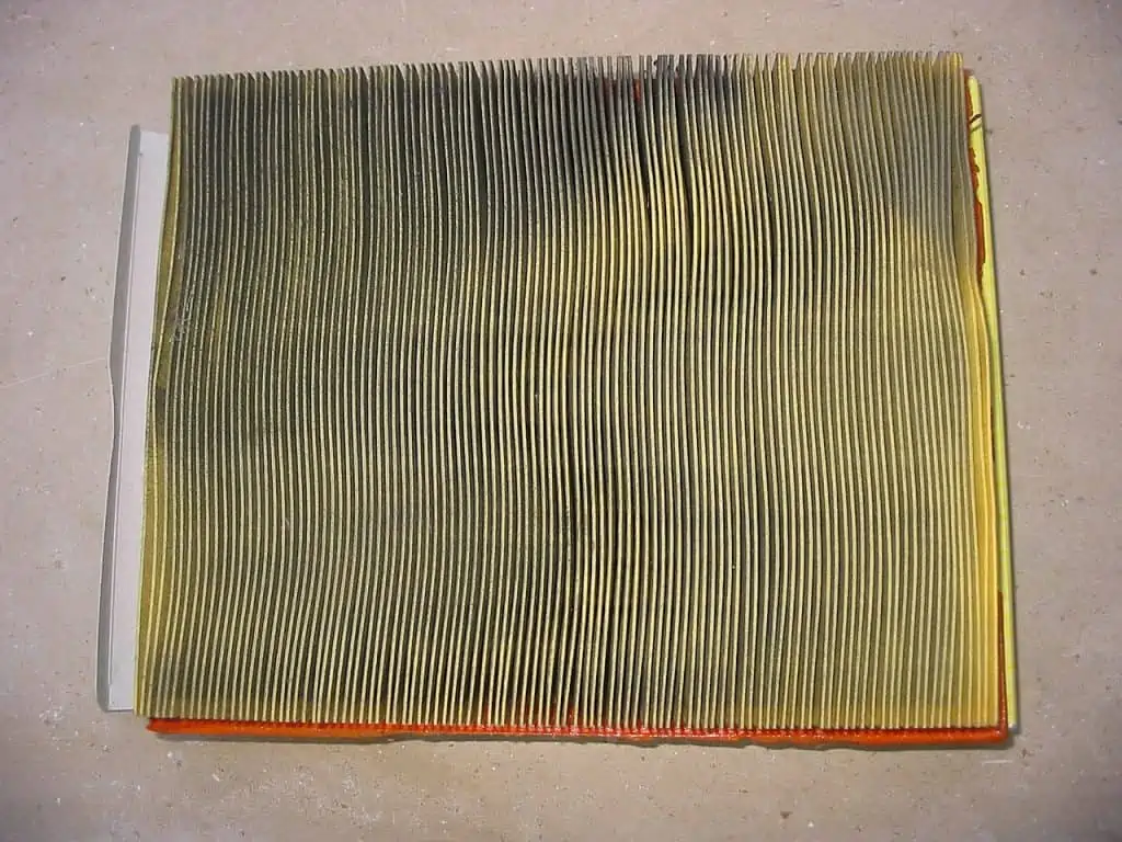 2. Used auto engine air filter dirty side