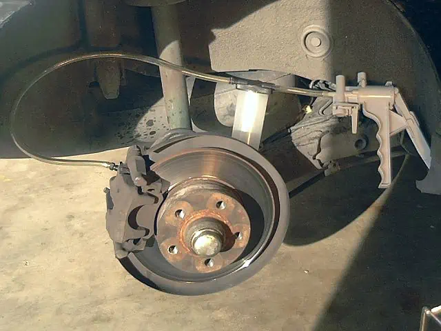 2. Vacuum bleeding a disk brake caliper 1