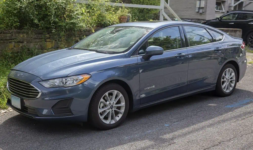 4. A 2019 Ford Fusion Hybrid SE