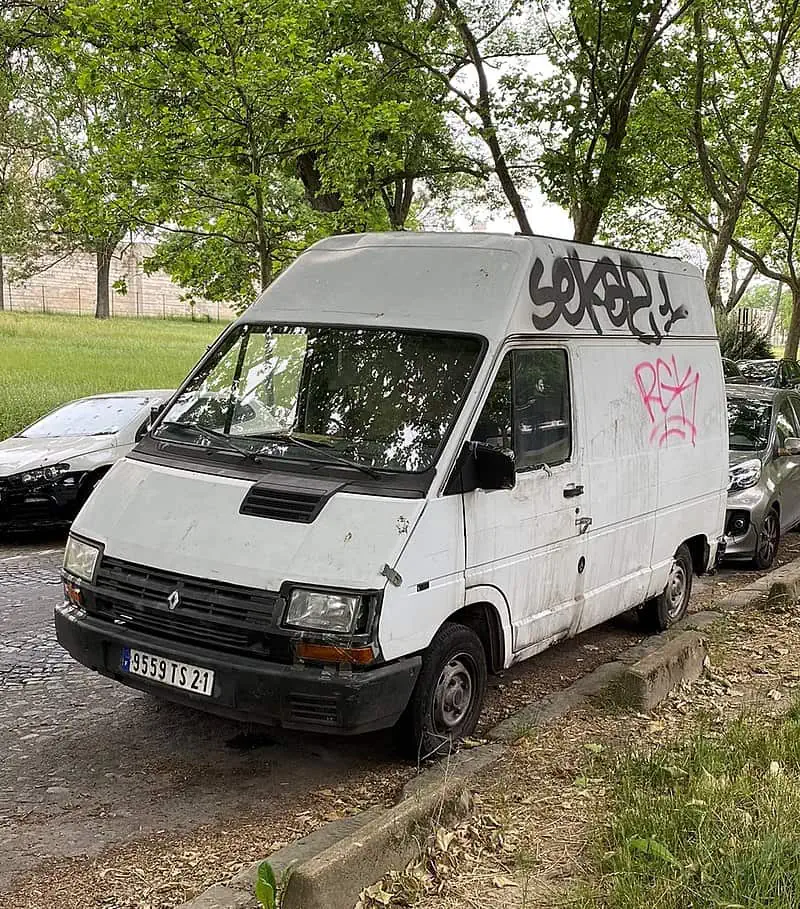 5. A Renault Trafic beater car