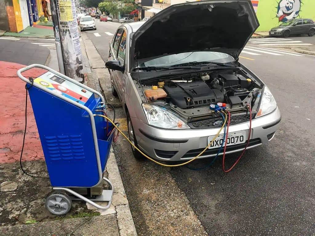 5. Regassing the air conditioning of a Ford Focus