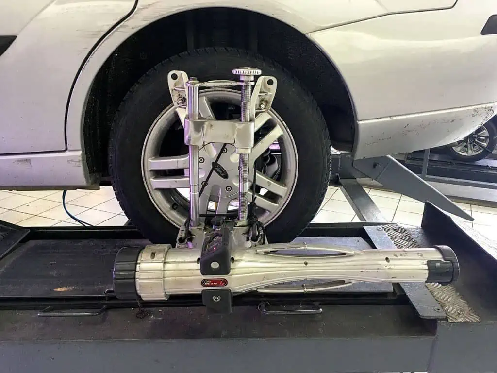 6. Wheel alignment of a Ford Focus 1