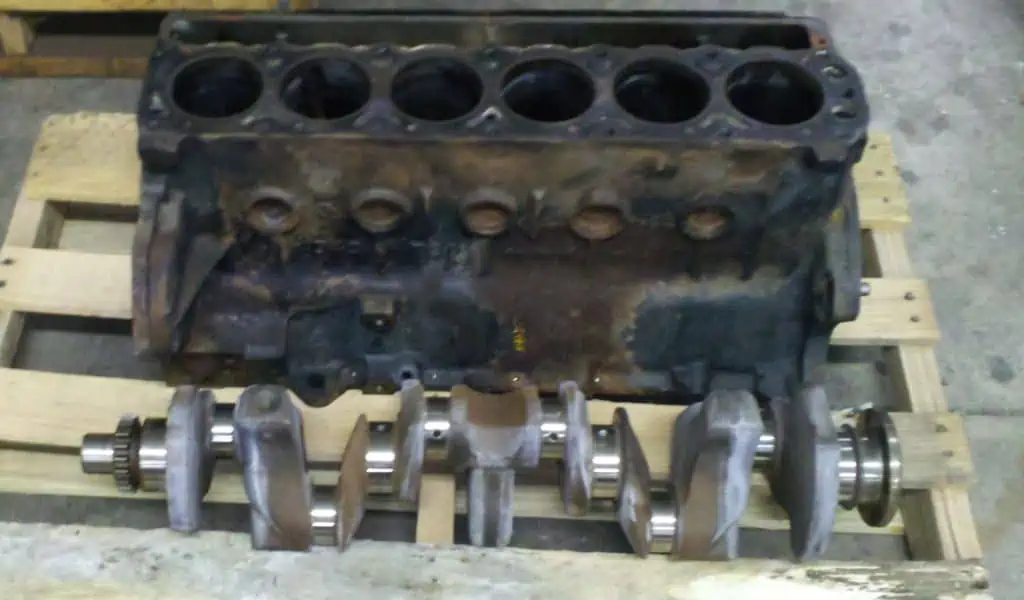 8. Crankshaft with four main bearings
